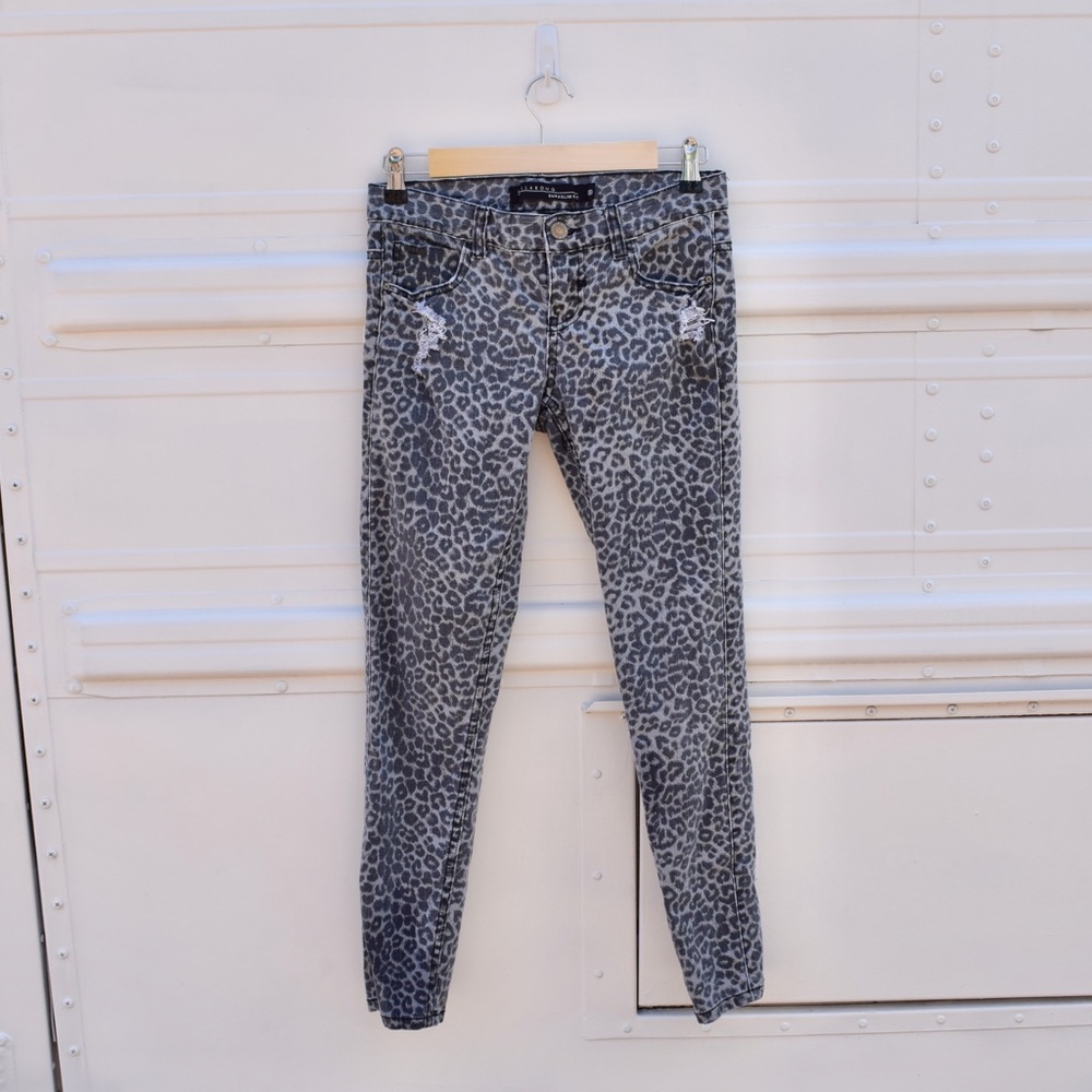 Billabong Leopard print jeans A21